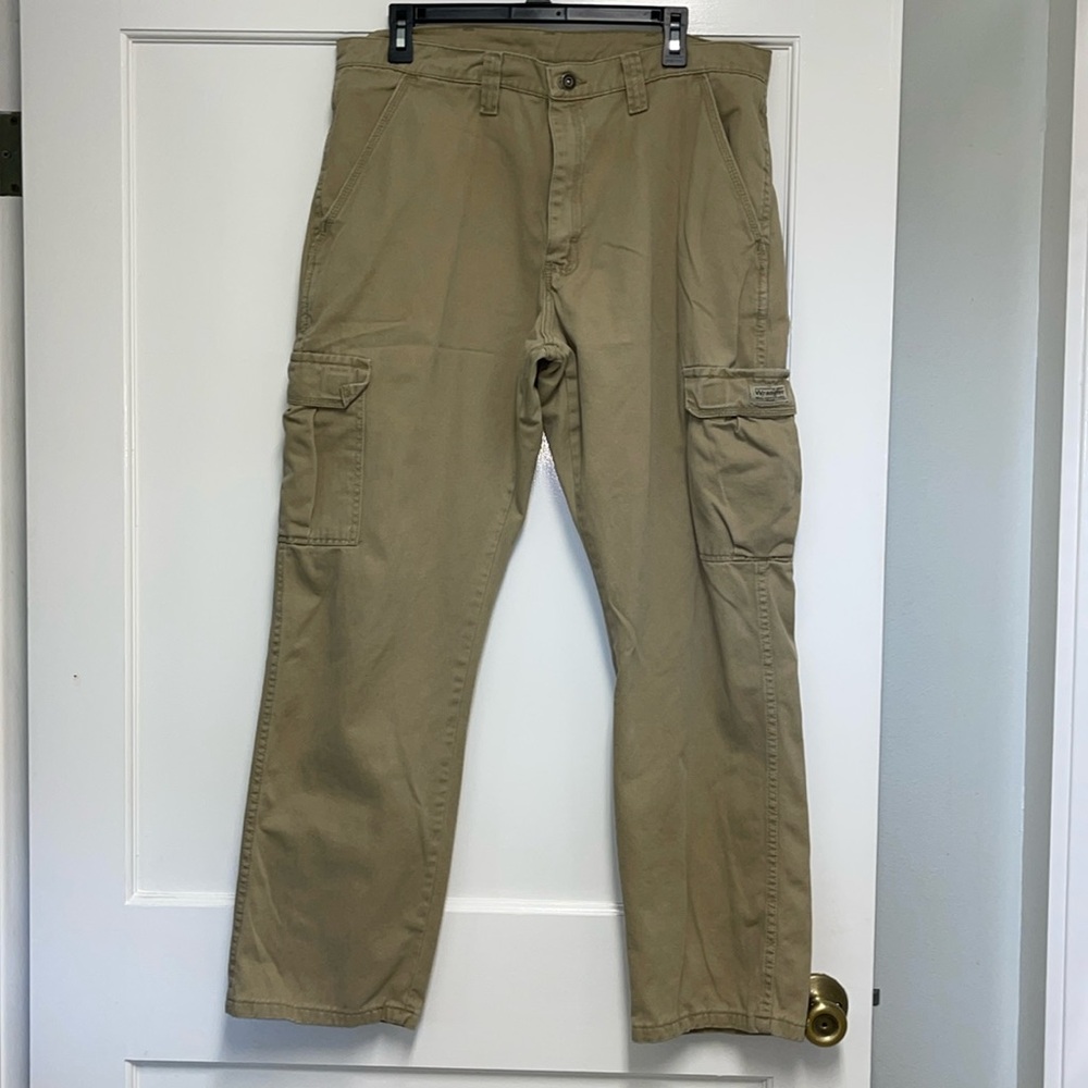 Men’s Wrangler khaki cargo pants